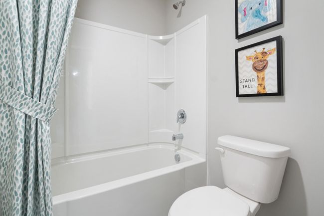 Upper level hall bathroom. | Image 45