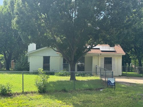 329 Walnut Ave, Azle, TX, 76020-3351 | Card Image