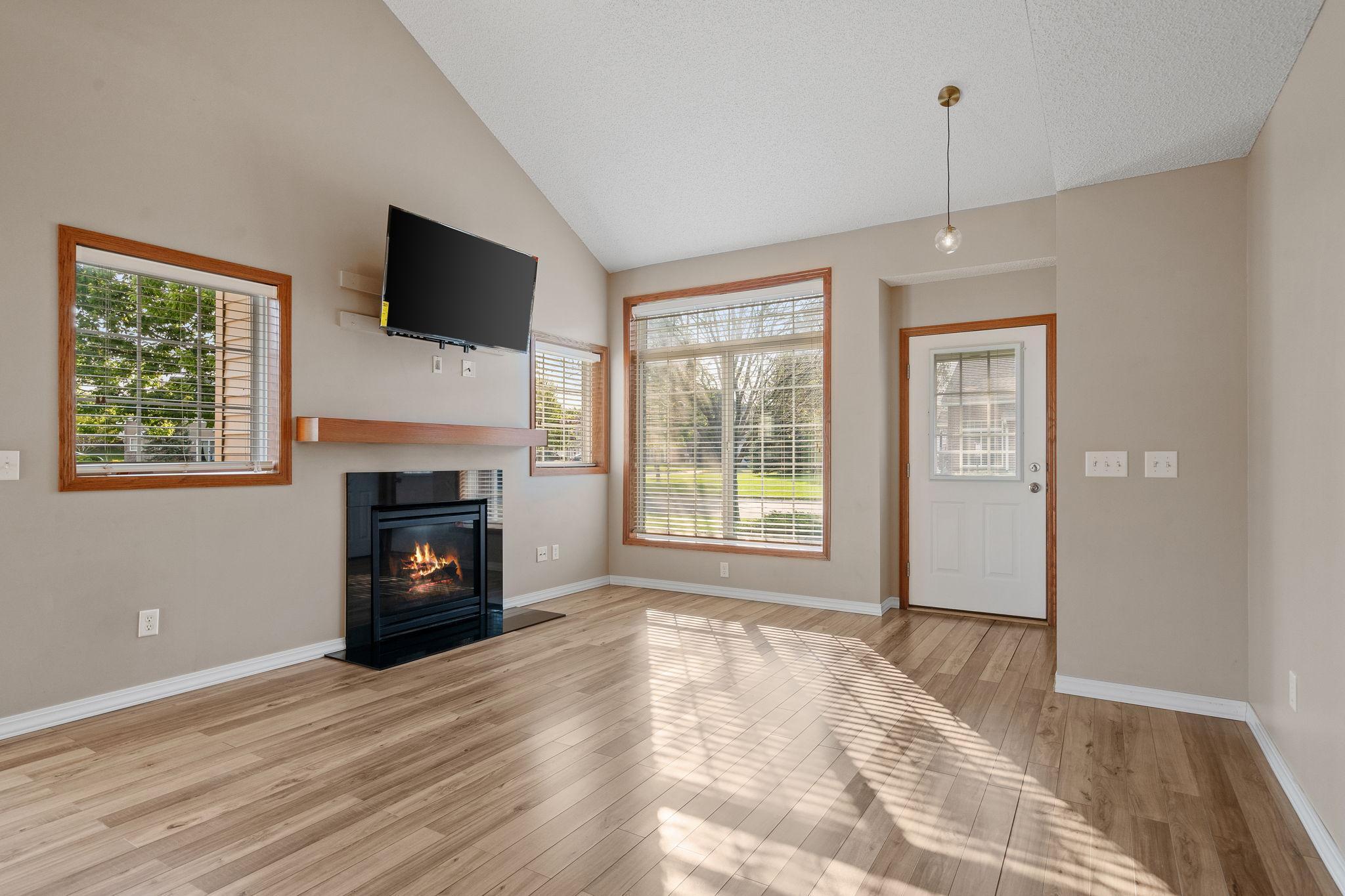 Elm Creek Ln, Lakeville, MN 55044