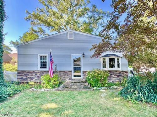 7 Avenue B, Helmetta, NJ, 08828-1235 | Card Image