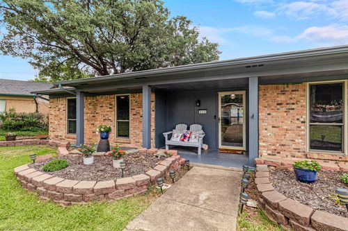 910 Meadowside Cir, Garland, TX, 75043-2729 | Card Image
