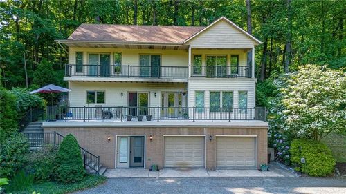 8 Lakefront Rd, Greensburg, PA, 15601-9627 | Card Image