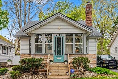 927 N Maple Ave, Royal Oak, MI, 48067-4802 | Card Image