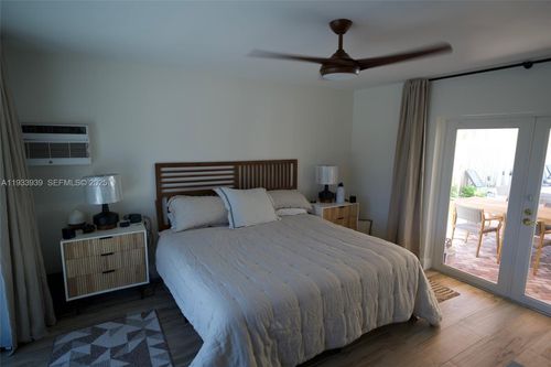 2156 Ne 18th Ave, Wilton Manors, FL, 33305-2420 | Card Image