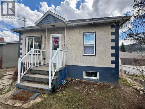 706 2nd St, Castlegar, BC, V1N1Y8 | Card Image