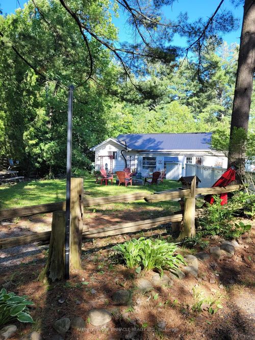 8 Parkhill Drive, Kawartha Lakes, ON, K0M1A0 | Card Image
