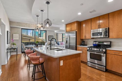 606-100 3rd Ave S, Minneapolis, MN, 55401-2702 | Card Image