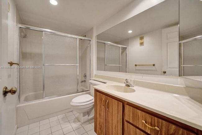 APT-103 - 1520 Whitehall Dr, Condo with 2 bedrooms, 2 bathrooms and null parking in Davie FL | Image 28