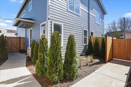 c-2217 Hoyt Ave, Everett, WA, 98201-2814 | Card Image