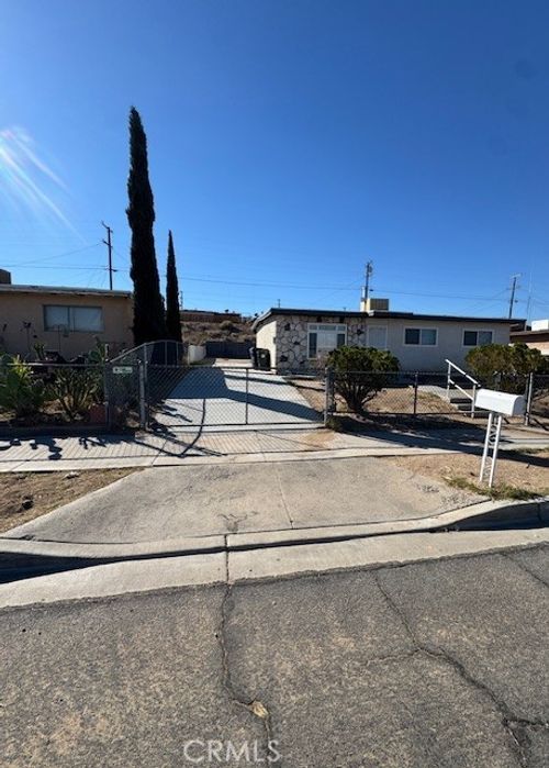 1130 Mojave Dr, Barstow, CA, 92311-2413 | Card Image