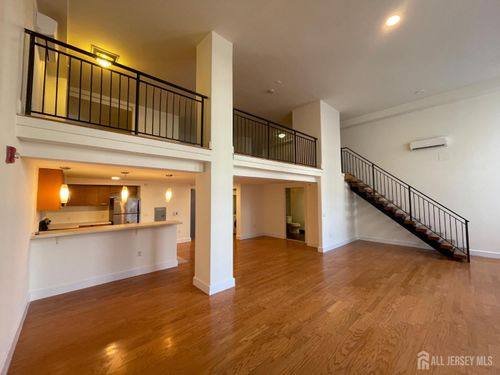 1h-141 S Harrison St, East Orange, NJ, 07018-1607 | Card Image