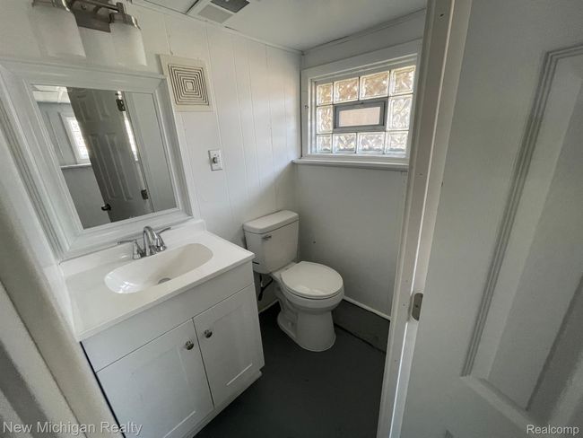 985 W Hazelhurst St, House other with 3 bedrooms, 3 bathrooms and null parking in Ferndale MI | Image 25