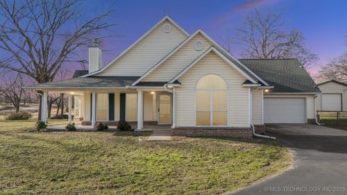 11992 S Cherrywood Dr, Claremore, OK, 74017-6880 | Card Image