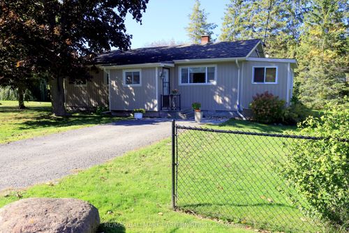 824 Sidney Dr, Ennismore, ON, K0L1T0 | Card Image