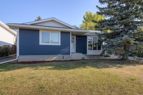 946 Columbia Boulevard W, Lethbridge, AB, T1K4M3 | Card Image