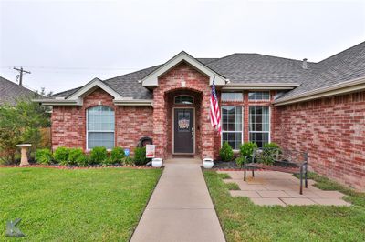 View of front facade featuring a front yard | Image 2