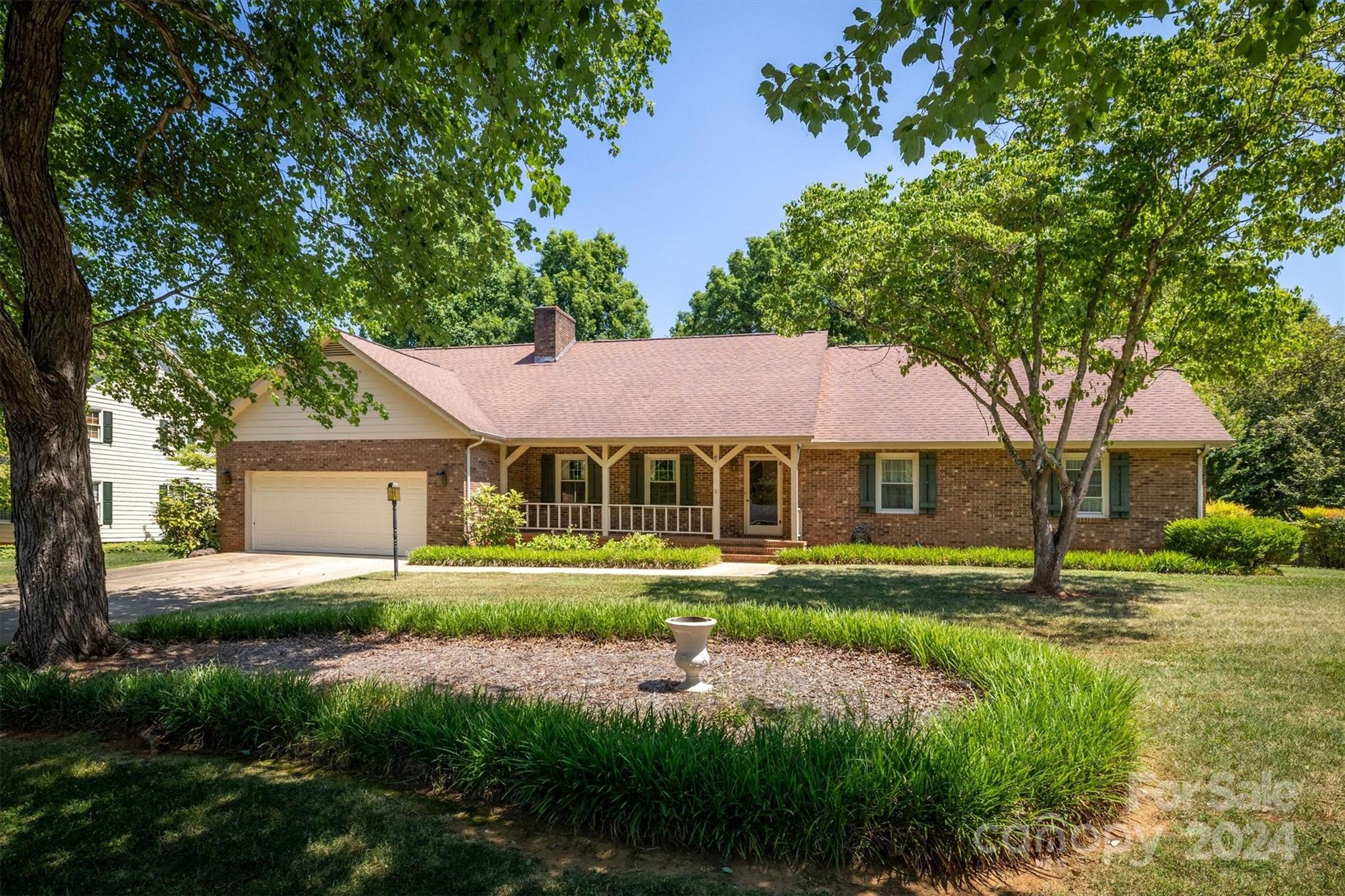 35th Ave, Hickory, NC 28601
