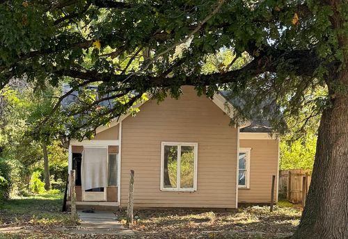 413 W 14th Ave, Winfield, KS, 67156-4212 | Card Image