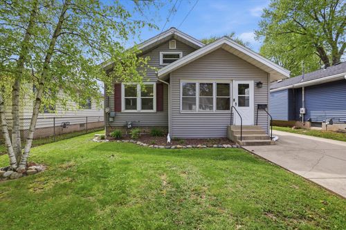 122 Tenny Ave, Waukesha, WI, 53186-6451 | Card Image