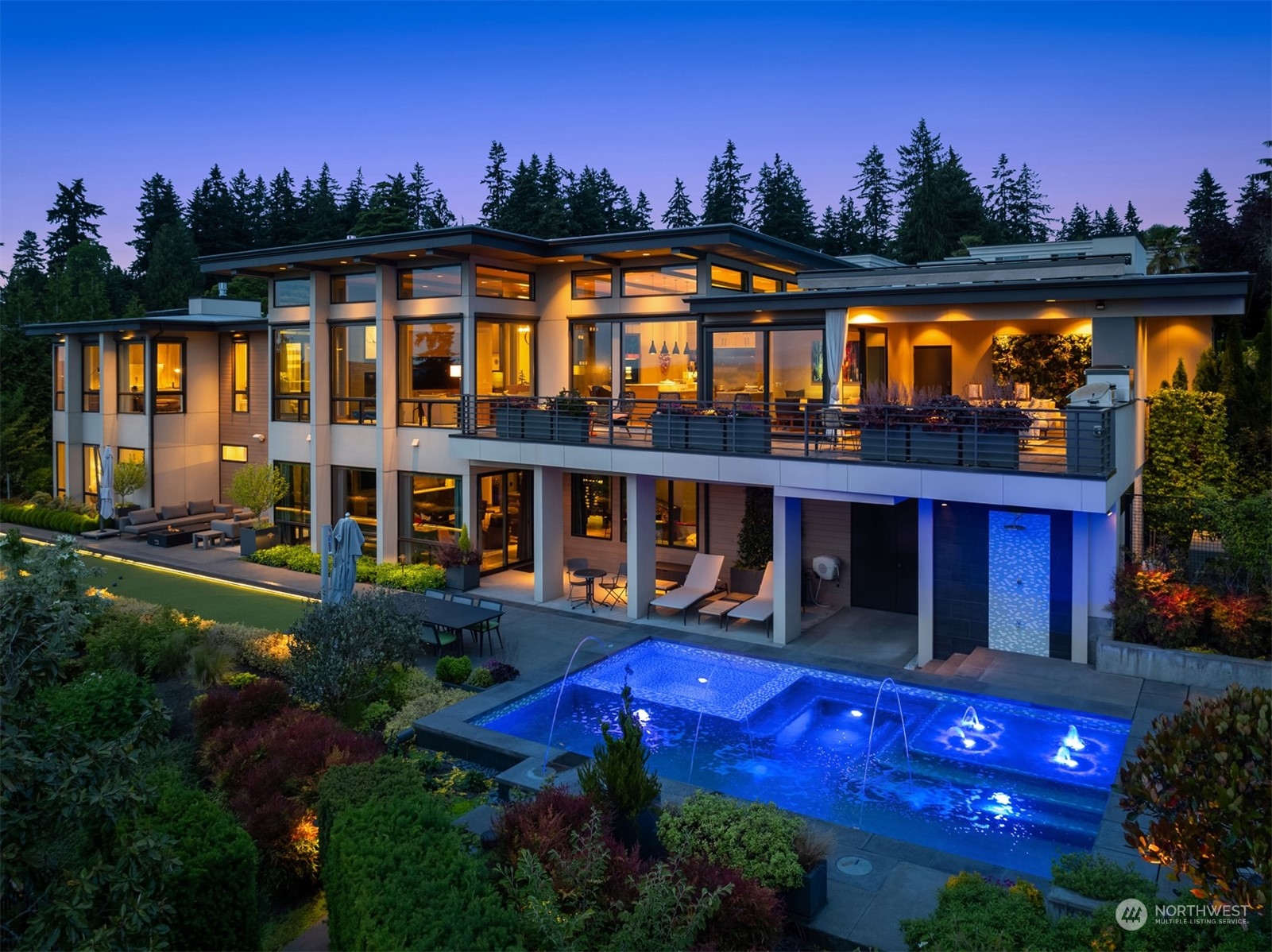 89th Ave, Clyde Hill, WA 98004