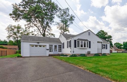 39 George Road, Windsor Locks, CT, 06096 | Card Image