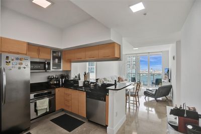 4112 - 31 Se 5th St, Condo with 3 bedrooms, 2 bathrooms and null parking in Miami FL | Image 3