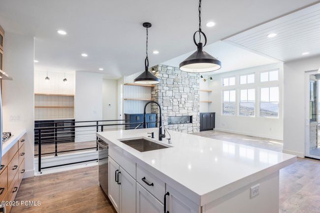 678 E Silver Hill Loop, Condo with 4 bedrooms, 4 bathrooms and null parking in Hideout UT | Image 10