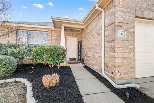 337 Turquoise Dr, Fort Worth, TX, 76131-3706 | Card Image