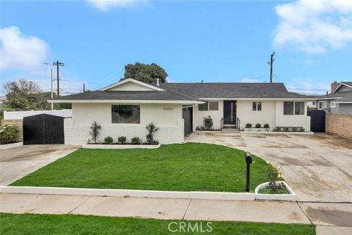 19282 Bethel Cir, Huntington Beach, CA, 92646-2106 | Card Image