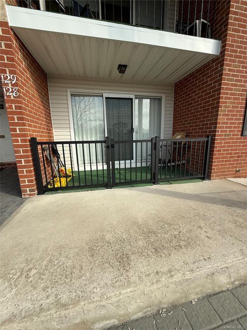 128-128 Santa Barbara Dr, Plainview, NY, 11803-5825 | Card Image