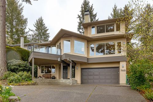765 Sea Dr, Brentwood Bay, BC, V8M1B1 | Card Image