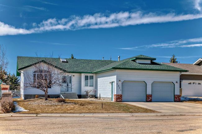 6041 47 Street Close, Home with 4 bedrooms, 2 bathrooms and 2 parking in Innisfail AB | Image 6