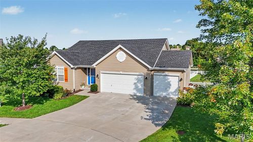 18 Sonnet Way Ct, Wentzville, MO, 63385-3232 | Card Image