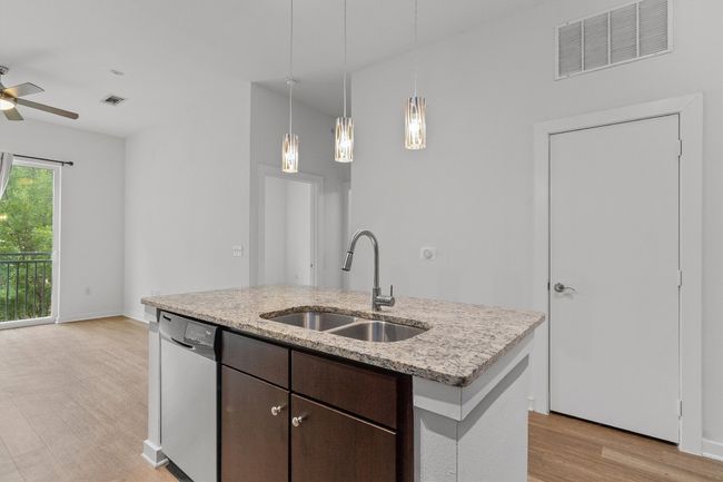 UNIT-2027 - 1900 Barton Springs Rd, Condo with 2 bedrooms, 2 bathrooms and null parking in Austin TX | Image 7