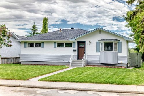 35 Collingwood Pl Nw, Calgary, AB, T2L0R1 | Card Image