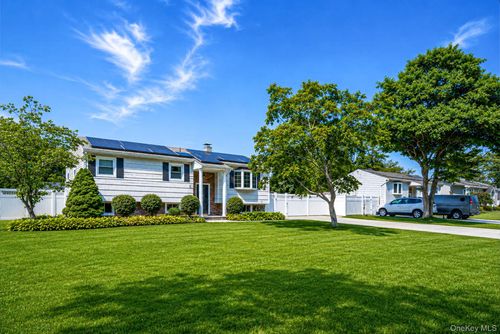3010 Sipp Ave, Medford, NY, 11763-1813 | Card Image