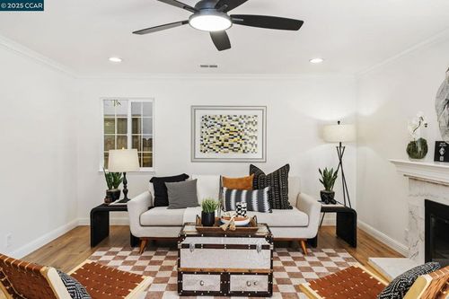 1950 Emerald St, Concord, CA, 94518-3208 | Card Image