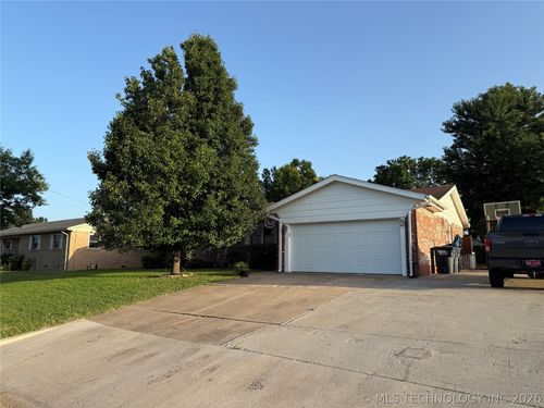 122 Sooner Dr, Stroud, OK, 74079-2221 | Card Image