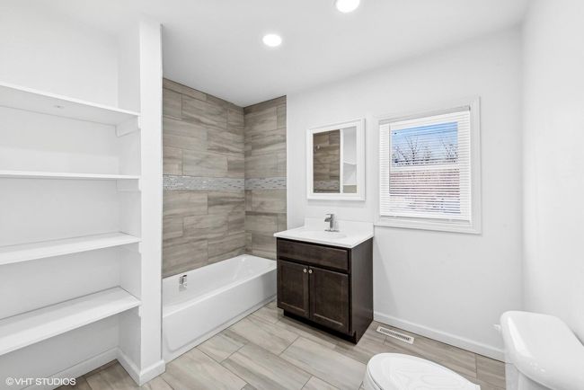 Main Floor Bath | Image 8