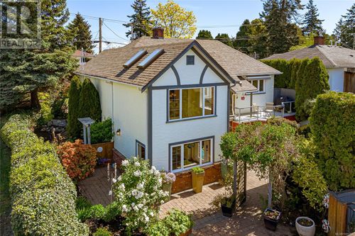 3872 Carey Rd, Victoria, BC, V8Z4C7 | Card Image