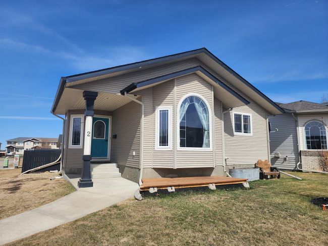 2 Taylor Drive, Home with 4 bedrooms, 3 bathrooms and 4 parking in Lacombe AB | Image 1