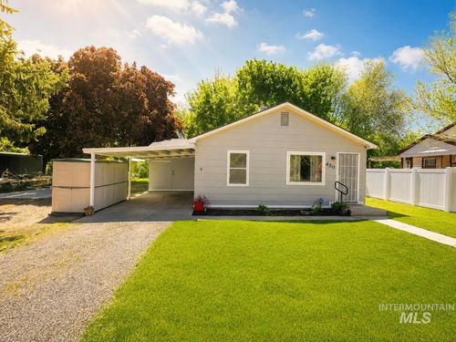420 E 3rd St, Shoshone, ID, 83352-5086 | Card Image