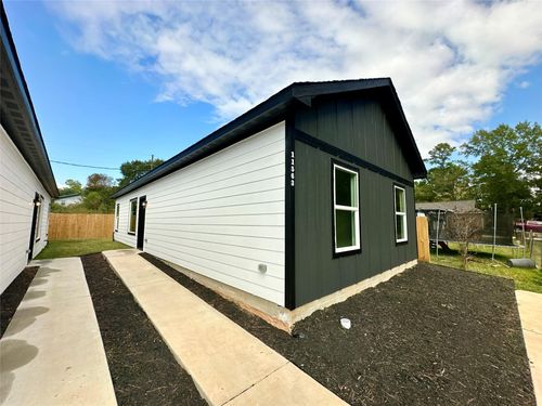 11557 Persimmon Street, Willis, TX, 77318 | Card Image