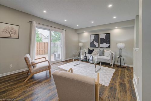 37-124 Gosling Gdns, Guelph, ON, N1G5K6 | Card Image