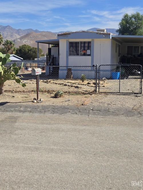 9109 Navajo Avenue, Weldon, CA, 93283 | Card Image