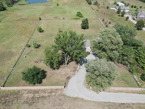 22090 Linwood Rd, Linwood, KS, 66052-4022 | Card Image