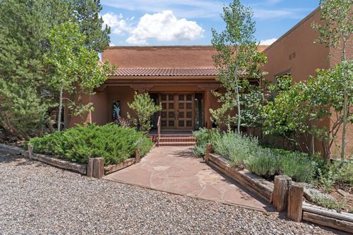 1003 Calle Largo, Santa Fe, NM, 87501-1068 | Card Image