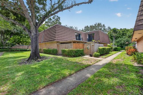 114 1st Ln, Palm Beach Gardens, FL, 33418-3573 | Card Image