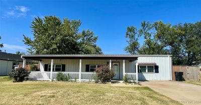 520 S 5th Street, House other with 3 bedrooms, 2 bathrooms and null parking in Morris OK | Image 2