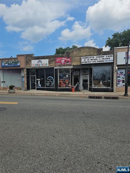 69 S Washington Ave, Bergenfield, NJ, 07621-2327 | Card Image